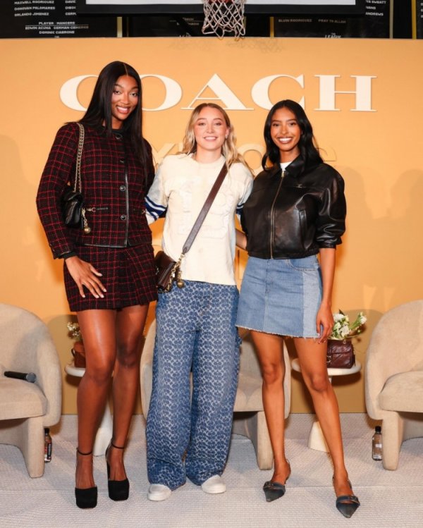 港股配资 娜塔莉亚·布莱恩特晒工作照！作为主持人参与佩奇&里斯访谈节目