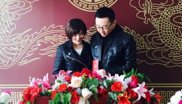 广东配资公司 胡蝶陆川闪电婚姻背后的第三者真相：8年坚守能否打破舆论枷锁？